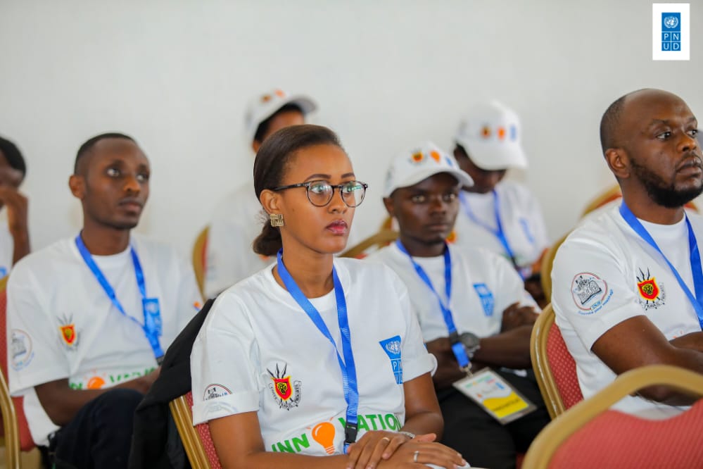 PNUDBurundi's tweet photo. Parmi 1558 candidats qui ont présenté des projets innovants,20 finalistes,8 filles 12 garçons, ont été sélectionnés pour participer à cette foire organisée par @mincotim, @mctit, @meac,en partenariat avec @PNUDBuurndi, @PAEEJ_Burundi et #CNJB. #SDGs #Youth #PNUD #FutureSmartUndp https://t.co/4OMxVCdNCw