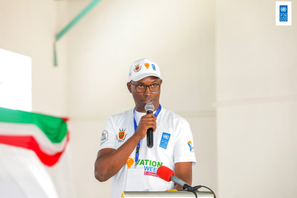 PNUDBurundi's tweet photo. Parmi 1558 candidats qui ont présenté des projets innovants,20 finalistes,8 filles 12 garçons, ont été sélectionnés pour participer à cette foire organisée par @mincotim, @mctit, @meac,en partenariat avec @PNUDBuurndi, @PAEEJ_Burundi et #CNJB. #SDGs #Youth #PNUD #FutureSmartUndp https://t.co/4OMxVCdNCw