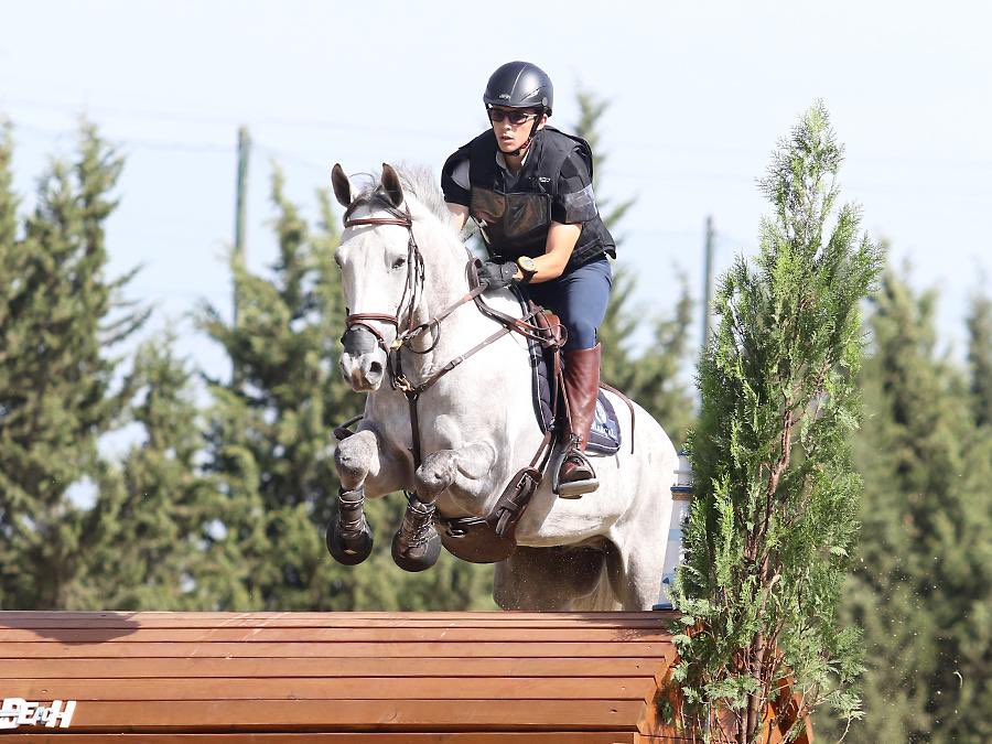 ¡Satisfechos después de la última competición internacional del año!🇫🇷

Volvemos a casa con un Top 10 en la competitiva prueba CCI3*S, estando entre los mejores todas las jornadas.

Además, subimos de nivel y completamos satisfactoriamente
nuestro primer CCI4*S

<a href="/becaspodium/">Becas Podium</a>