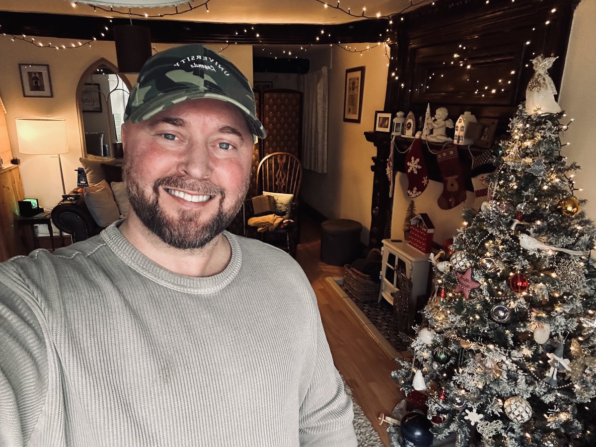 johnnykinch's tweet image. Merry Christmas ya filthy animals! X @sihorrock @DoormanFrank @Fpascal @Senar1 @TSauerback @LanceLEdwards @MobileMovieMag  @TheTommyCannon @only1DeanKilbey @BodhiTalent  @katesfxmakeup @DeeQuemby @B32FILMS WISH YOU ALL THE BEST FOR 2023!