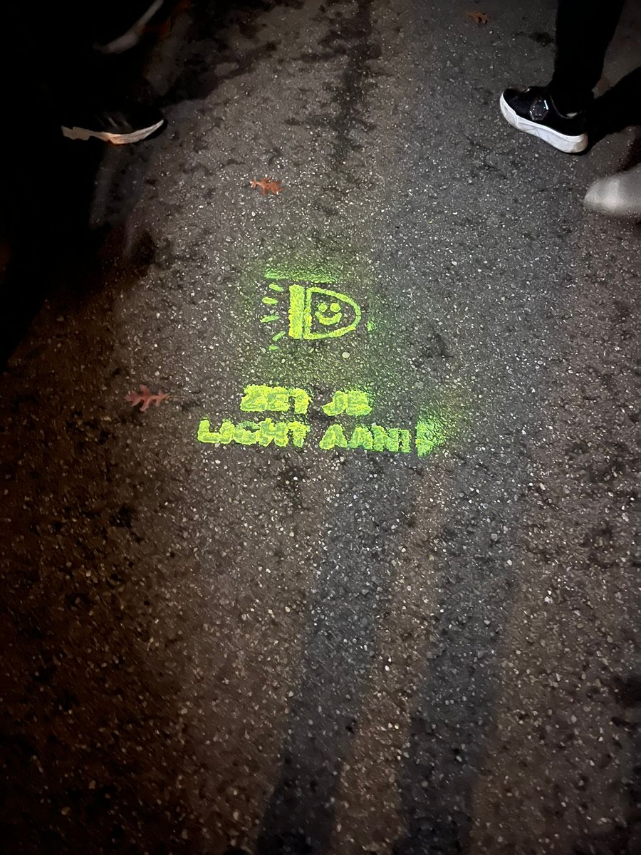 Afgelopen zaterdag heeft onze nieuwe BPT groep samen met wijkagent Rolf een rondje gemaakt door de wijk om jongeren bewust te maken van het fietsen zonder licht!

De BPT groep is gevormd in samenwerking met Wijkz! Dankjewel Rolf en hopelijk tot snel!

#veilig #fietsen #avond