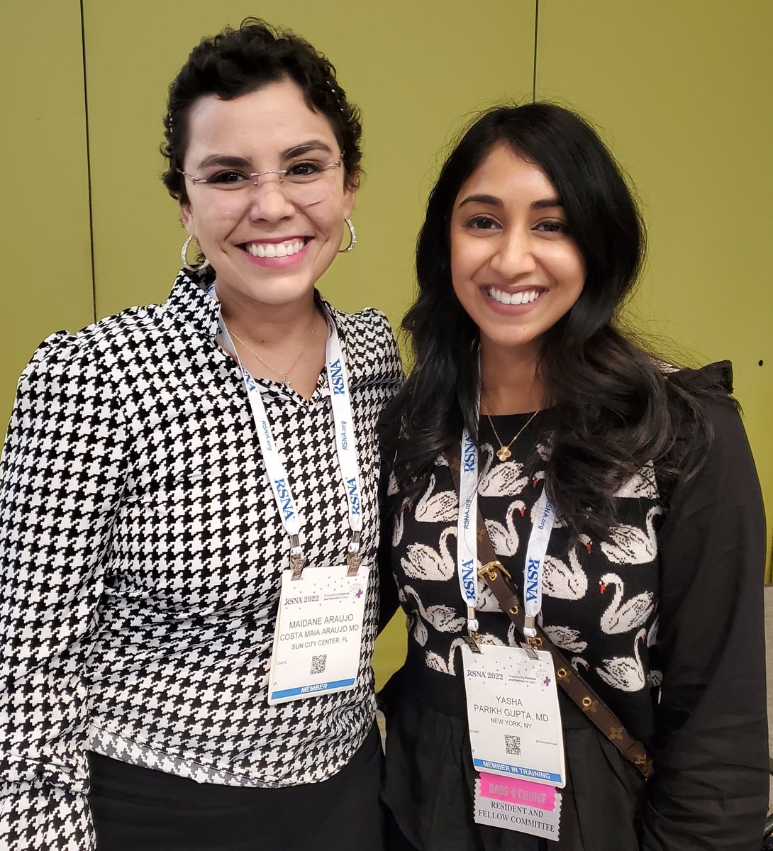 After a great discussion about Cloud concepts, I met this amazing radiologist and mentor for thousands through her social media platforms!! Thank you @yashaguptamd, I am a big fan of yours! #RSNA2022