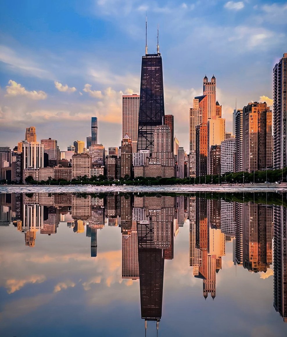 chiarchitecture's tweet photo. It's a great day for some reflection!
📸: @cdats
#Chicago #architecture #design #Chicagoskyline #Chicagobuildings #Chicagohistory #HistoricChicago #LakeMichigan https://t.co/1Khdls09wM