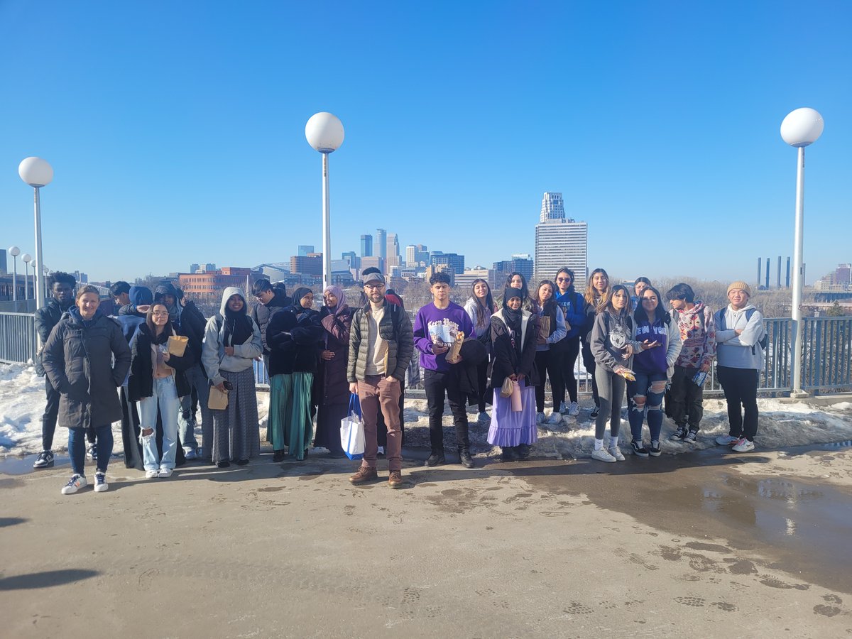 196Multilingual tweet media