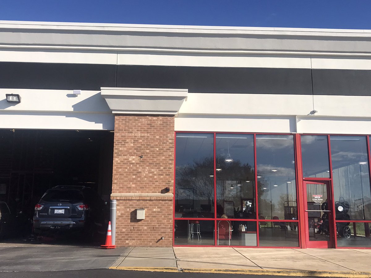 realtimeAmy's tweet photo. Wow, I’m impressed. First time customer at @DiscountTire today, picked them because they are #NASCAR supporters, but I’ll definitely return. Fast &amp; friendly customer service, hard to find these days. Thank you. 👍🏻 https://t.co/ly6H4kgAPc