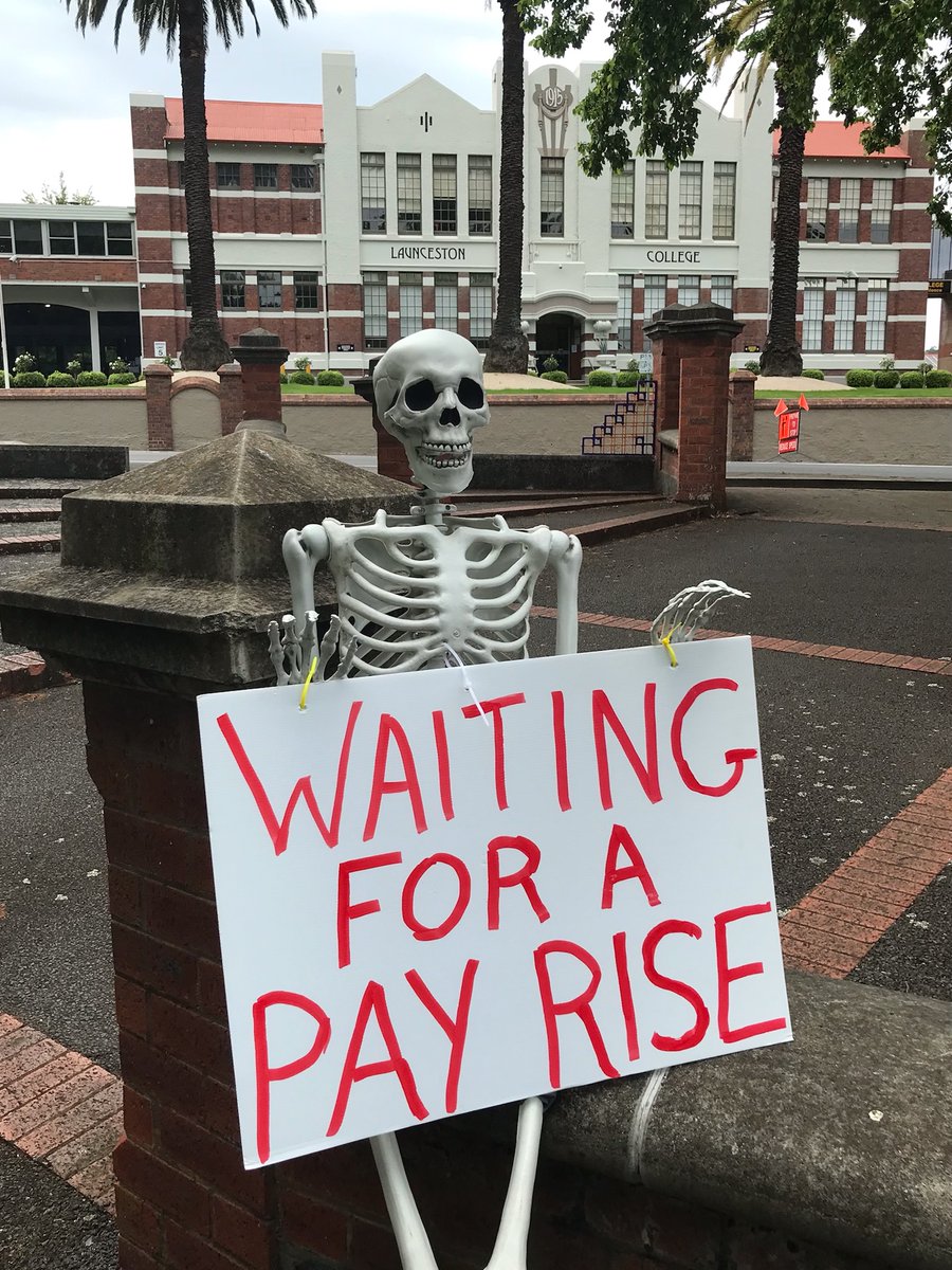 madeonski's tweet photo. It's crunch time. Will @JacquiLambie and @TammyTyrrell_ give workers something to celebrate this Christmas? #SJBPBill #auspol #politas  Skully sure hopes so! https://t.co/hoZpCTmyfs