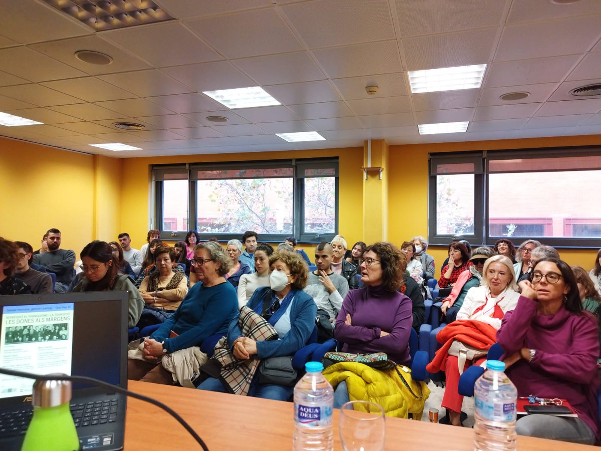➡️ 'Debats memòria, gènere i justícia. Repressió al franquisme i la transició. Les dones als màrgens', de <a href="/PSQAPV/">Memòria i Justícia País Valencià</a>

No sé muy bien cómo explicar lo que he sentido hoy al ver entre el público a tanta gente, mientras yo hablaba sentada en una mesa con mujeres a las que admiro 🥹