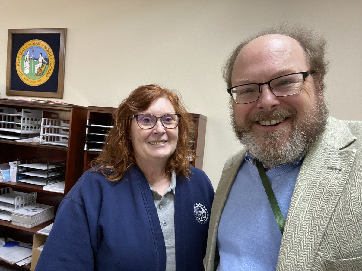 WayneGoodwinNC's tweet photo. As DMV Commissioner I visited #ErwinNC Driver License Office &amp; its very short line! Customers were surprised at impromptu town hall mtg. Hardworking dedicated office mgr Belinda was amused at what started as an #undercoverboss visit. Go to https://t.co/7R4TEYU3PW. #ncpol @SEANC https://t.co/B7vyRREnCE