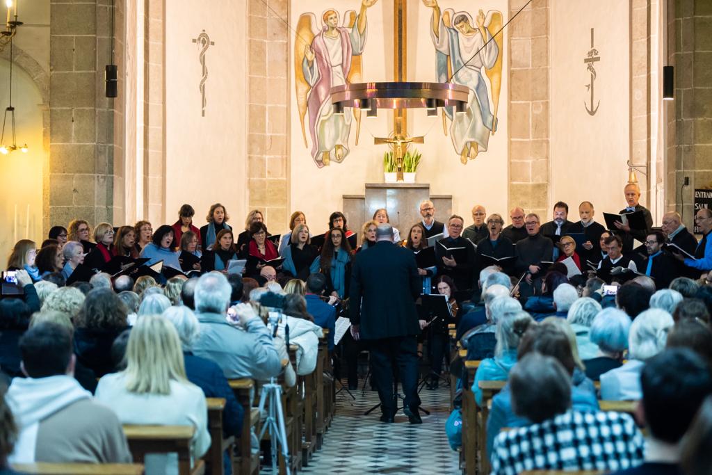 Agrup_CLCSH's tweet photo. 📷Algunes fotos del Concert de Santa Cecília 📷

Moltes gràcies a la Coral Clúster, el Cor Xera i la Camerata da Capo per acompanyar-nos aquesta tarda tan especial, a en Jordi Bonet per les seves fotos i a @ajcabrils per tota la col·laboració! 🫂

Esperem que us hagi agradat! https://t.co/MNIeYyqux1