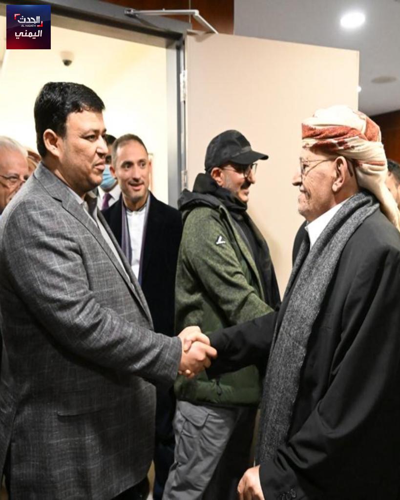 رئيس مجلس القيادة رشاد العليمي وعضوا المجلس طارق صالح وعبدالله العليمي يزورون الشيخ صادق عبدالله الأحمر الذي يخضع للعلاج في أحد مستشفيات العاصمة الأردنية #عمان
#الحدث_اليمني