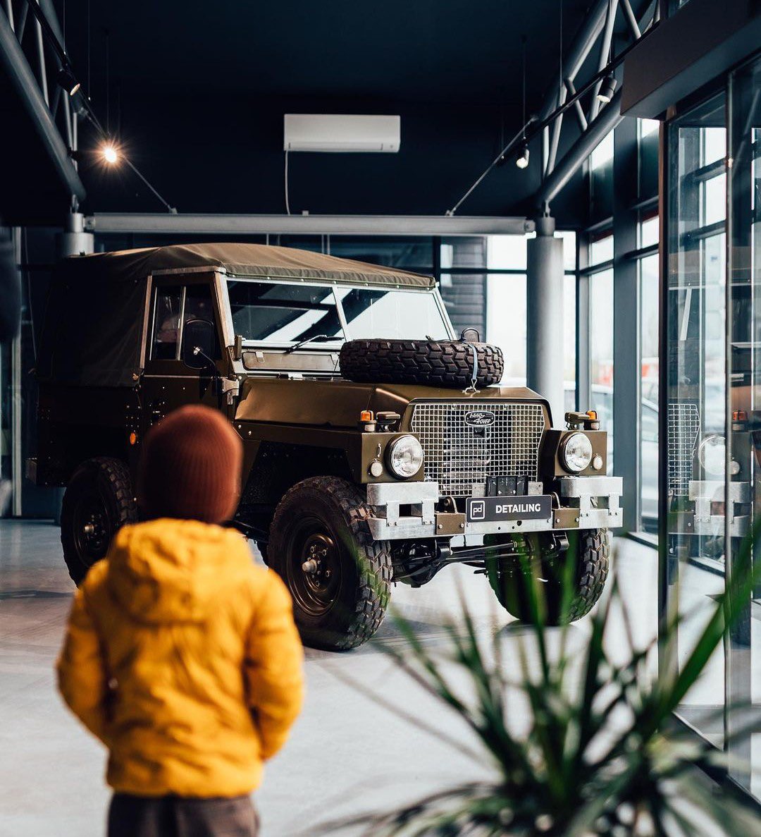 Who remembers the first time they saw a Land Rover and from that moment they new it was love. This young lad with eyes wide open in amazement of the vehicle that stands in front of him.