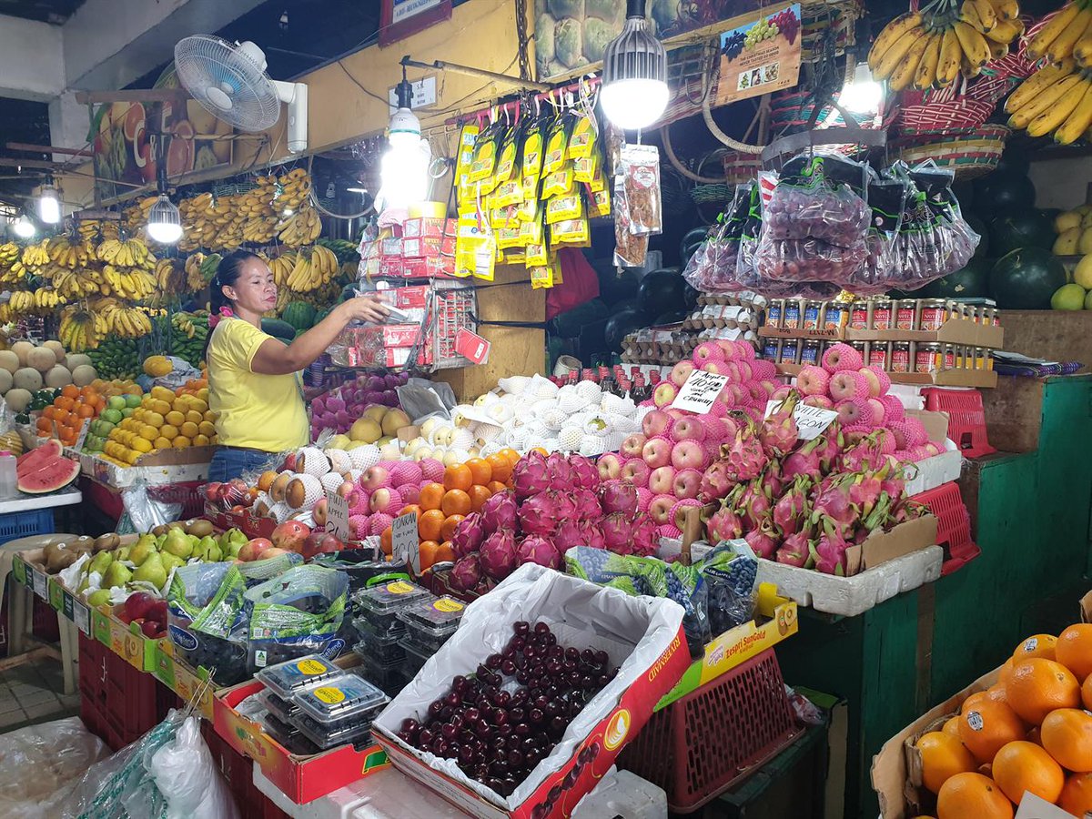 Healthbeauties2's tweet photo. Eat a combination of different foods, including fruit, vegetables, legumes, nuts and whole grains. Adults should eat at least five portions (400g) of fruit and vegetables per day. You can improve your intake of fruits and vegetables. https://t.co/tKJn9slVF4