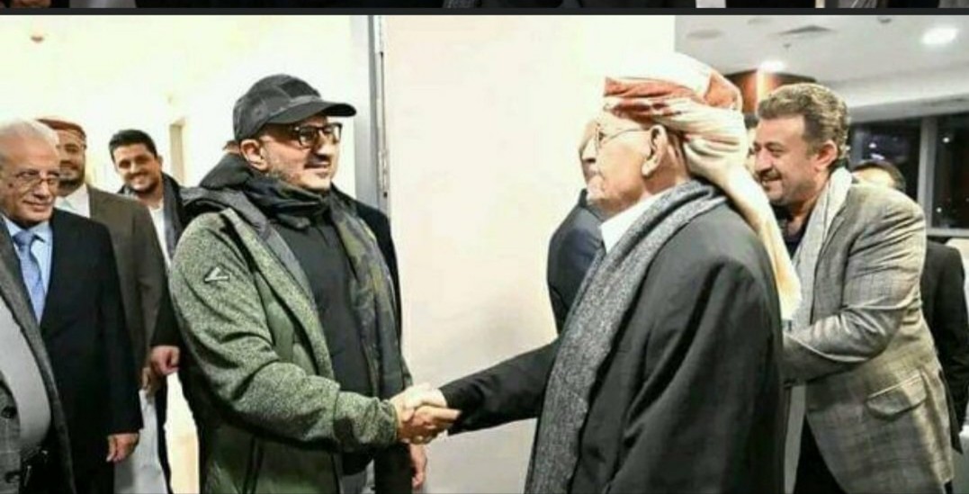 كل يوم يأتي وآل عفاش يعطون دروس قيمه لخصمائهم واعدائهم الذين أكرموهم وتمردوا
زيارة أنسانية للعميد طارق صالح للشيخ صادق الأحمر خلال زيارته للأردن برفقه اعضاء مجلس الرئاسه