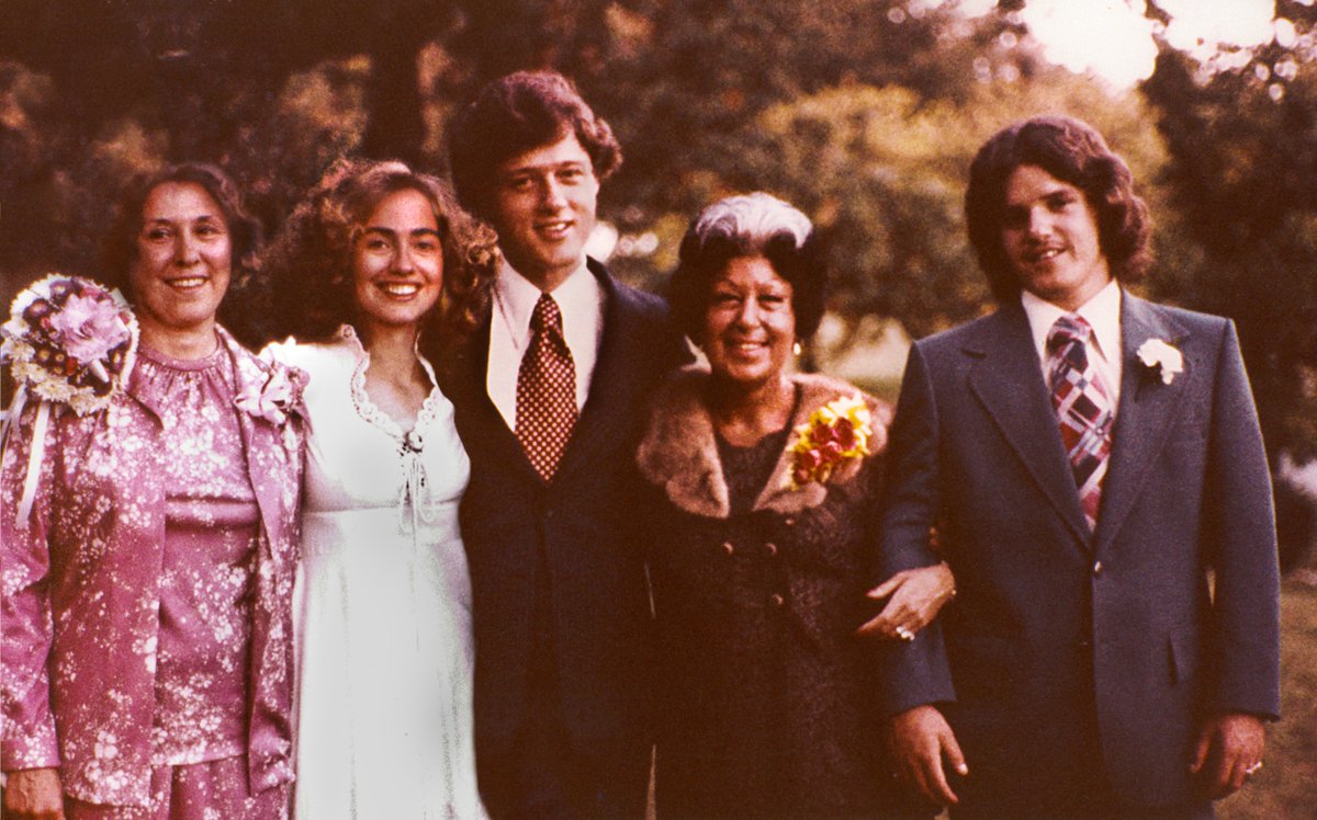 🗃️From the museum archives: the photo shared here was taken under fall trees in the #Ozarks in Oct 1975, the day #theClintons were wed💐🍂

📍#ClintonHouseMuseum | #FayettevilleArkansas
🕙 Open Thu/Fri/Sat | 10am-4pm

#arkansastourism #hillaryclinton #presidentialmuseum