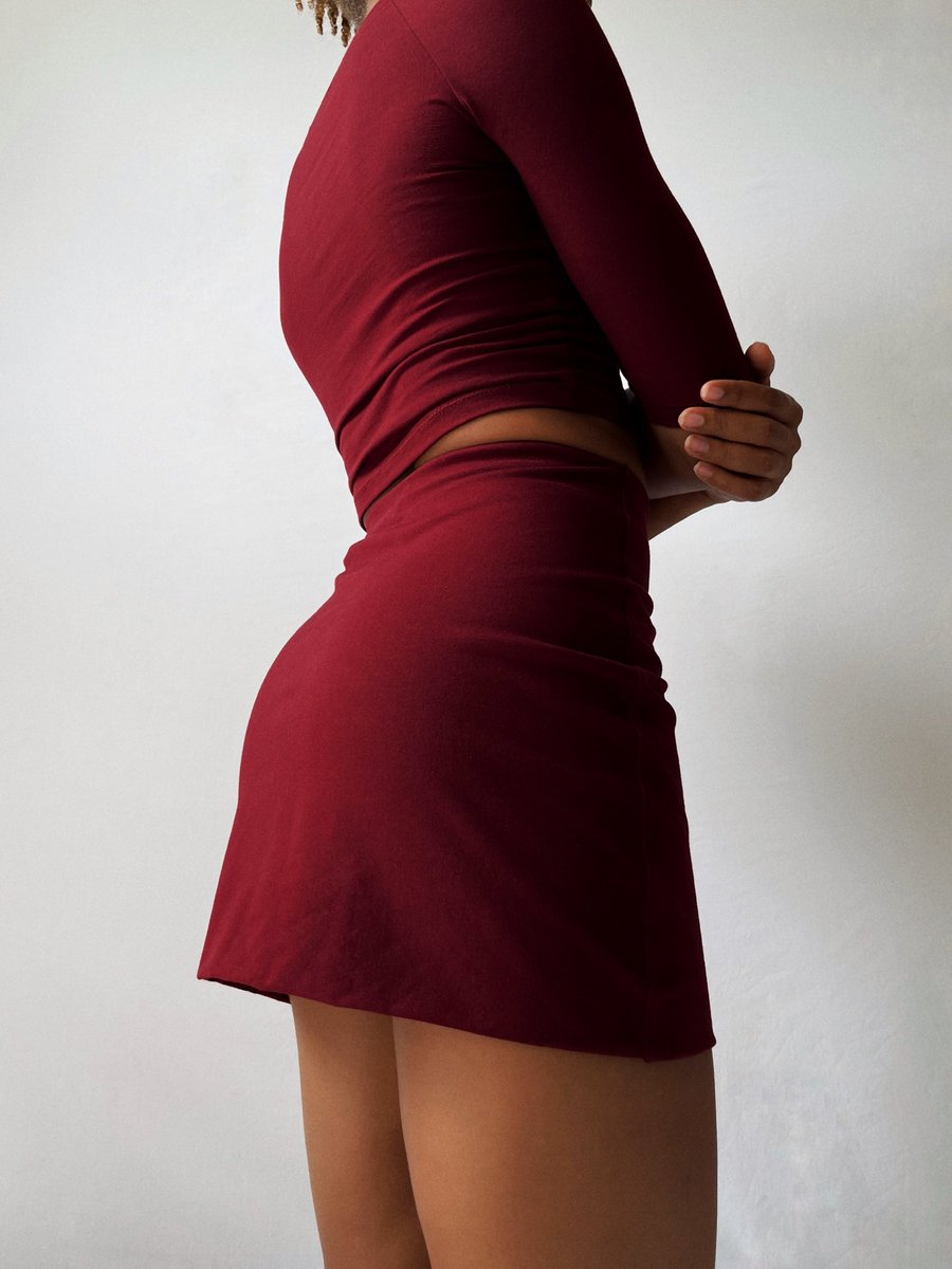 Twiiguy's tweet photo. Salut les filles, j’ai récemment lancé ma marque de vêtements fait-main éco-responsable POLÉ SOLÉ
Je te propose le SET PETITE CHÉRIE❤️ 
Composé d’un haut demi-manche et d’une mini-jupe conçue pour remonter le moins possible !
Retrouve le en précommande sur https://t.co/8WB0ju9eNp https://t.co/kzcwHXMTzZ