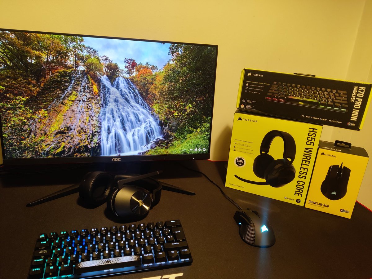 marietep23's tweet photo. Por fin están aquí! Muchas gracias a @polmanzanYT y @CorsairSpain por este pedazo de sorteo, se van a disfrutar a tope 😁 https://t.co/eJ0EOHKJTv