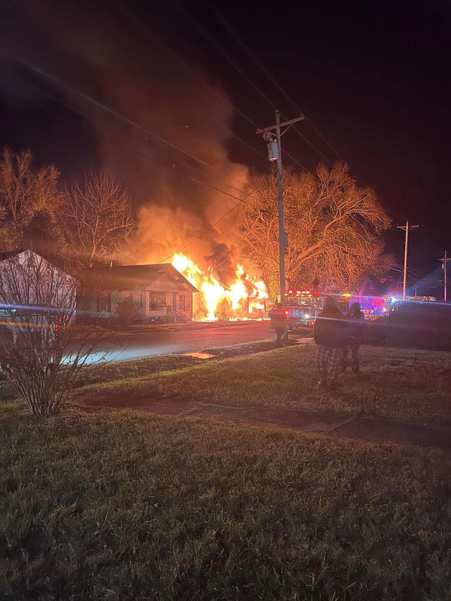 LoveAlwaysLaci's tweet photo. @pulte $LaciLeeGoodbread
We lost everything in a house fire two weeks ago. We had no insurance. Anything would help us. https://t.co/Svb5L8mWMw