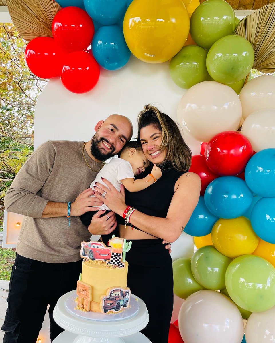 camila00rey's tweet photo. Amamos verte feliz👨‍👩‍👦 @_gdiaz https://t.co/QT2WTucxhW