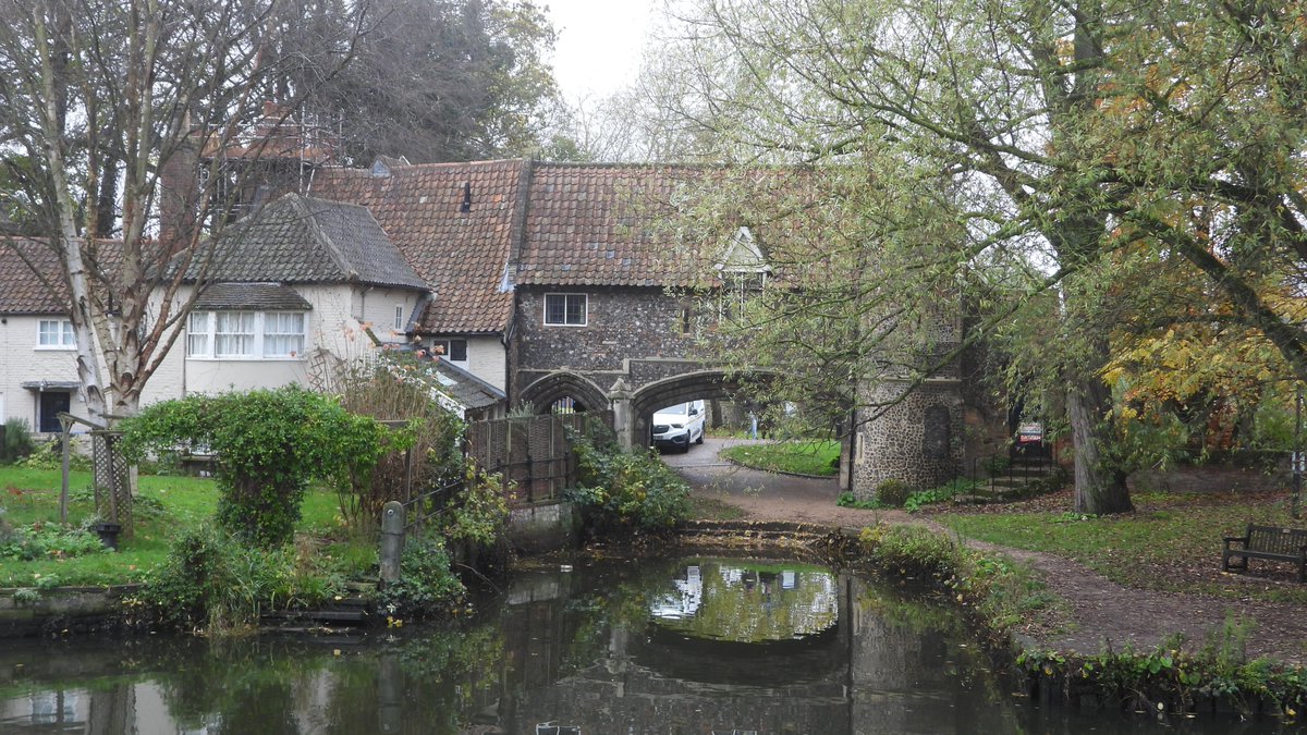 seuneke's tweet photo. Today was a walk along the river at Norwich.#norwich #pullsferry #riverwensum https://t.co/OeEoScXeNM