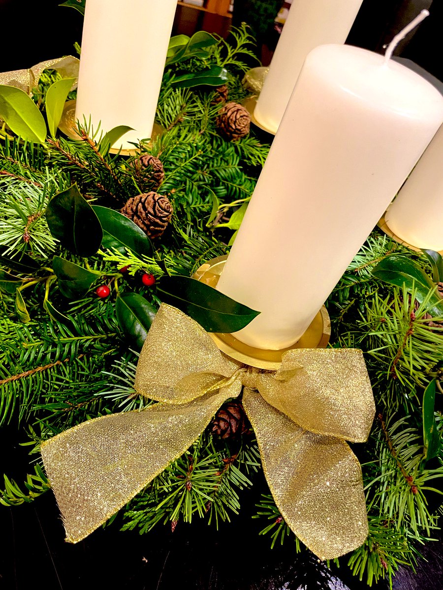 Quick trip to the garden - Advent wreath complete. This time no frills, just a bow to finish it off. 
#advent #Adventszeit #creative #evening #wreath