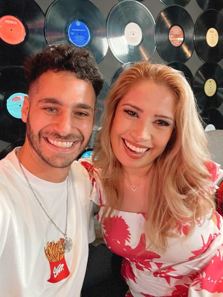 Rayito (@debryanshow) on Twitter photo Hoy platicamos con <a href="/adrianamacias_/">Adriana Macías</a> una creadora de contenido que nació sin brazos, nos cuenta ha sido su vida antes de ser creadora de contenido, las dificultades de ser madre con si discapacidad y algunas cosas sorprendentes que ella puede hacer.
Aca: youtu.be/nzYxIxtBeSg Hoy platicamos con <a href="/adrianamacias_/">Adriana Macías</a> una creadora de contenido que nació sin brazos, nos cuenta ha sido su vida antes de ser creadora de contenido, las dificultades de ser madre con si discapacidad y algunas cosas sorprendentes que ella puede hacer.
Aca: youtu.be/nzYxIxtBeSg