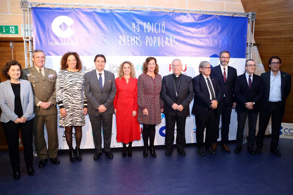 F_Armengol's tweet photo. Enhorabona a l’equip de @CopeMallorca, tots els guardonats/des en els #PremisPopulars i molt especialment a Shella Badaseraye.
La vostra dedicació, valors i exemple erigeixen una societat millor per a tothom.
Ha estat un plaer acompanyar-vos en una nit tan especial 🫶 https://t.co/5dCsy0Uccu