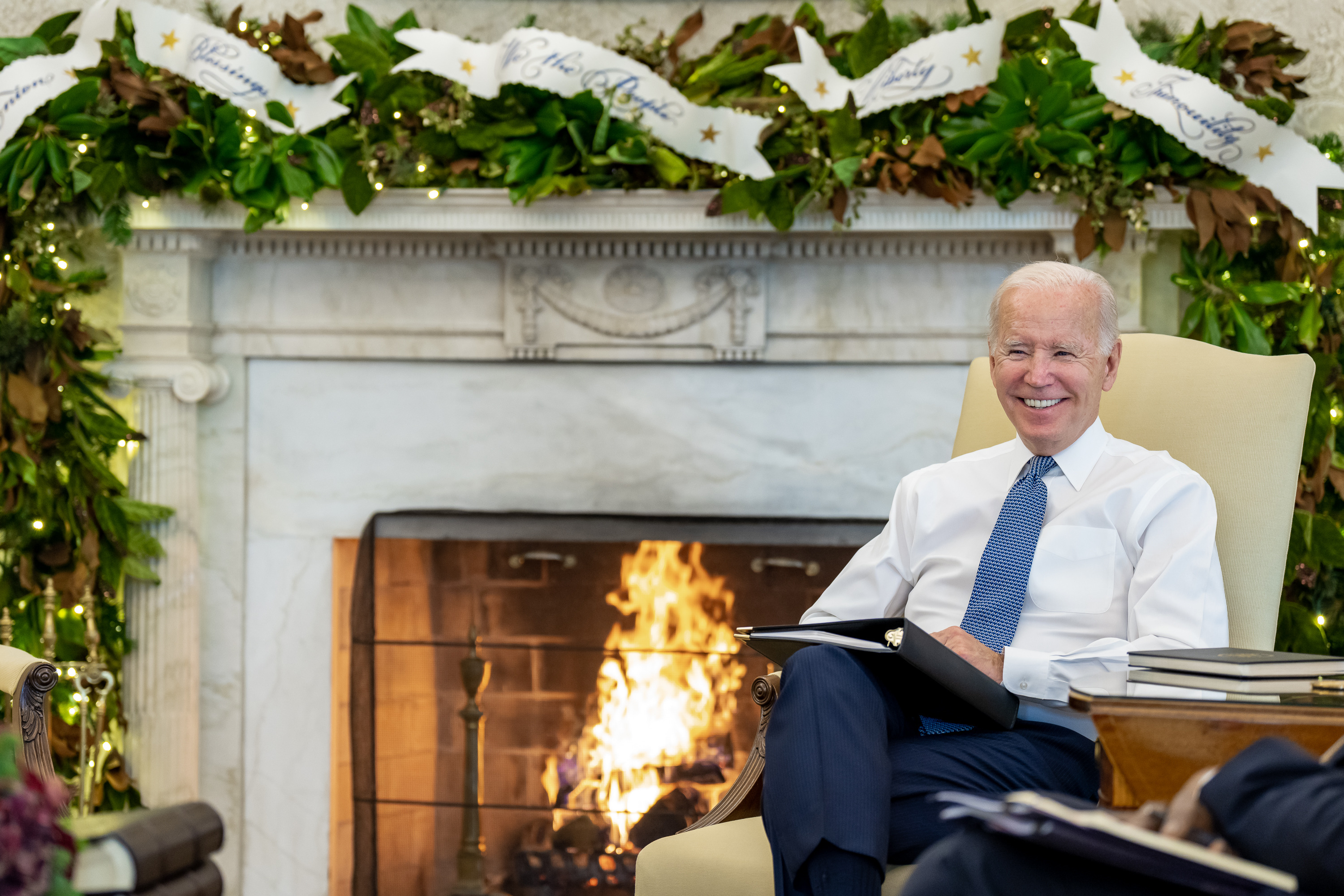 Firb2YHWYAAK-kS?format=jpg&name=4096x409