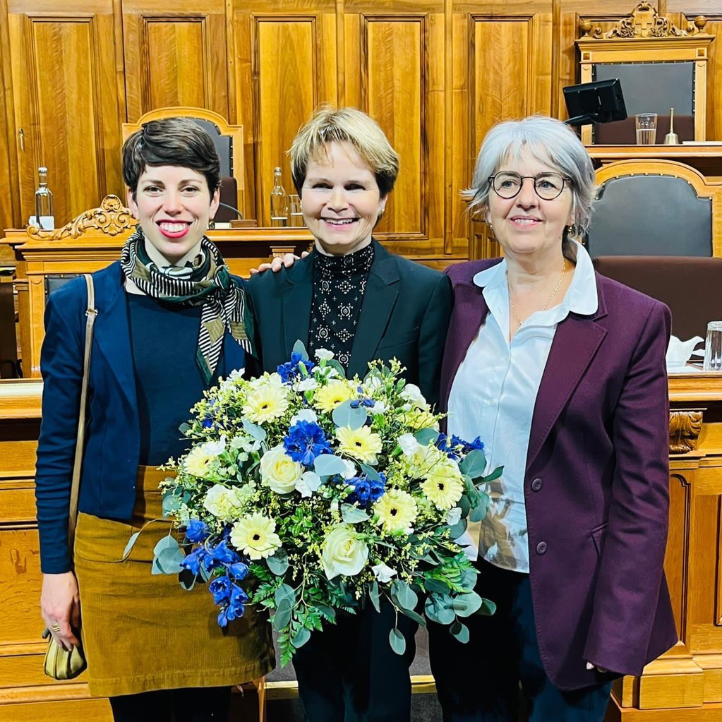 Élection historique : Une présidence féminine au Conseil des États 28/11/2022 🙌🙋‍♀️🇨🇭 

<a href="/B_Haeberli/">Brigitte Häberli</a> <a href="/elisabeth_baume/">Elisabeth Baume-Schneider</a> #lisamazzone