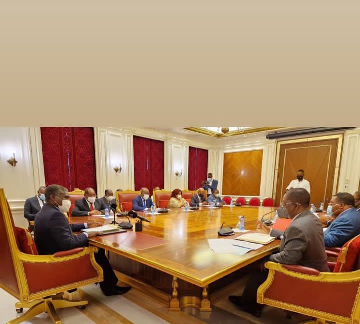 El ministro del Turismo y Promoción Artesanal, debe crear inmediatamente una Oficina Nacional de Turismo y una página web a la que puedan acceder la gente que quiera conocer o viajar a Guinea Ecuatorial. Abrirse al mundo internacional es imprescindible.