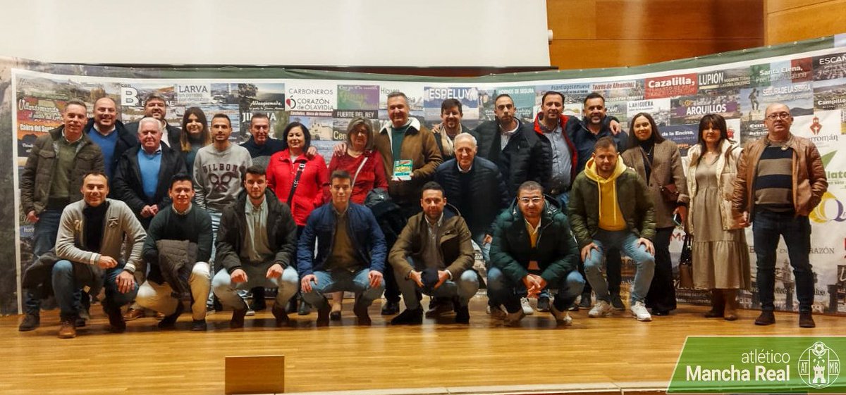 atmanchareal's tweet photo. 📷 En el día de hoy, nuestro jefe de material y directivo José Casas, ha sido premiado por @DiarioJAENes en la gala 11 Campeones por su aportación al fútbol provincial a través de sus valores y buen hacer.

 #EnhorabuenaJose 💚 https://t.co/bQrfn5qdd4