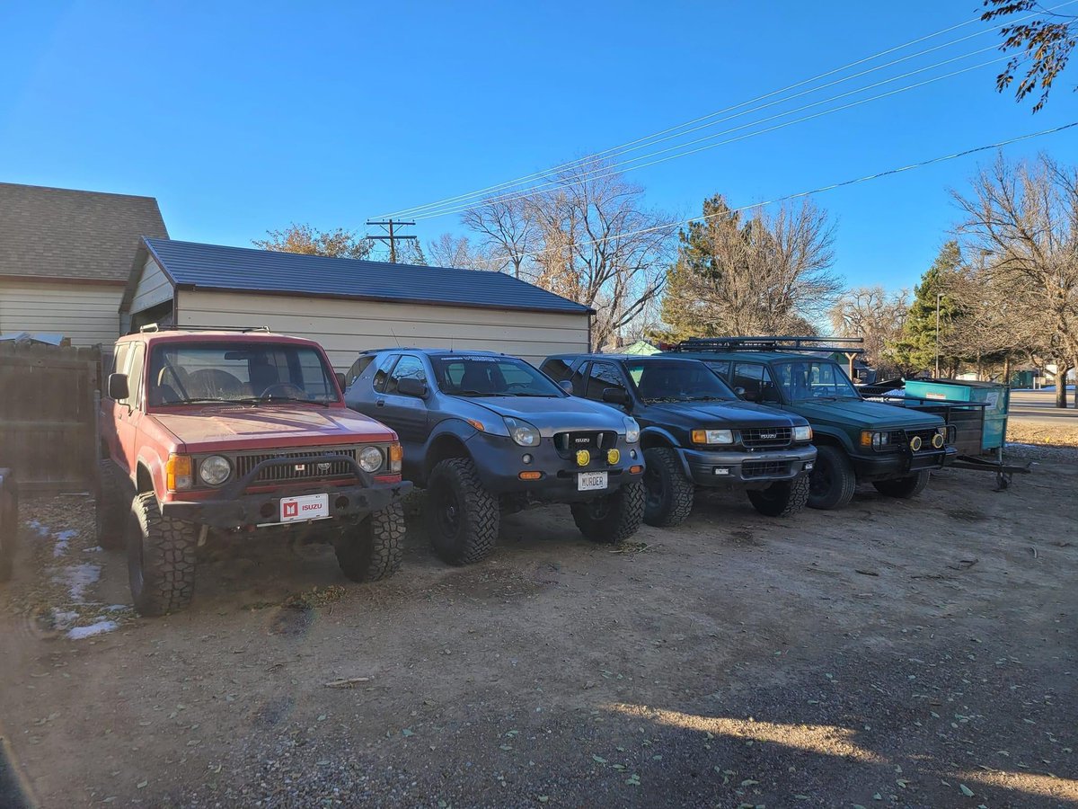 musturdtiger's tweet photo. Some day I’ll have an exquisite Isuzu collection similar to this one. Preferably would rather own a Vehicross, Impulse 1st gen, Rodeo Sport, and 2nd gen Impulse https://t.co/iH7FEd7lqW