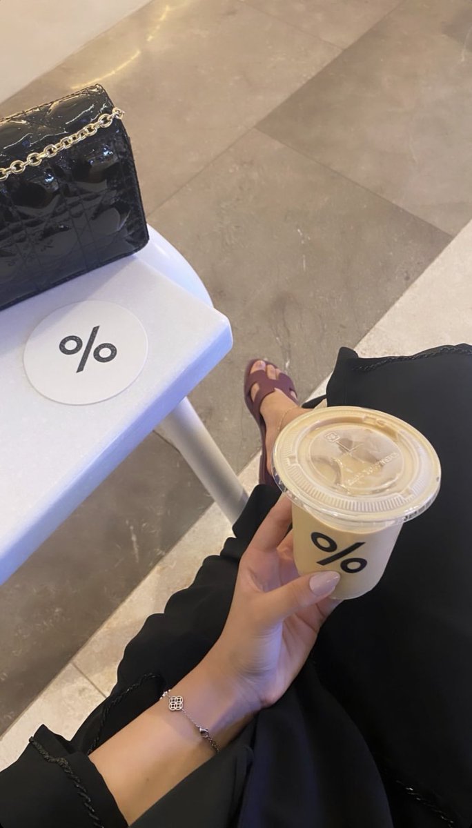 عذبة أنا كالنسيم الدافئ على رمال الشطئان🤍