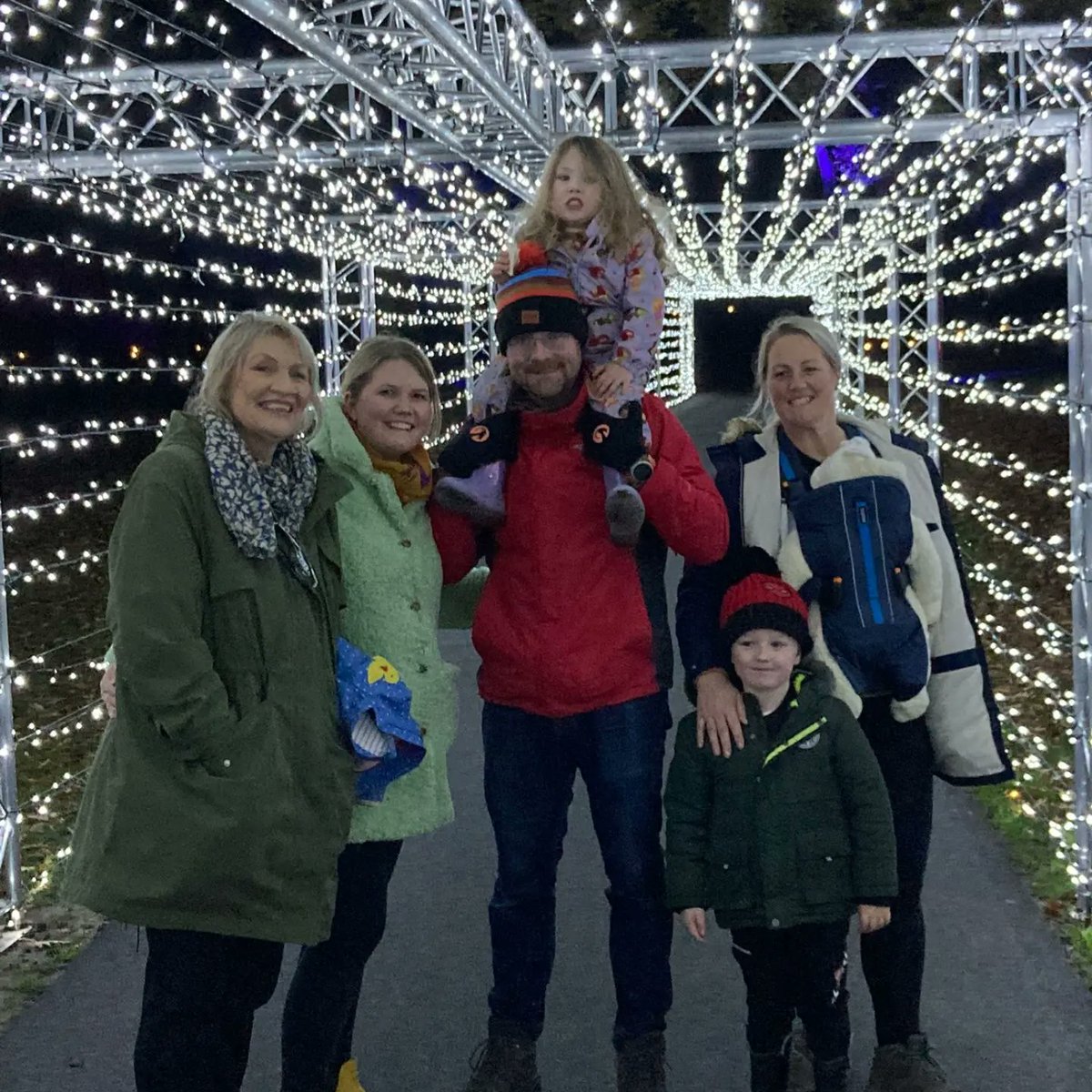 AngelaBahn's tweet photo. Luminate with the family https://t.co/ObyjfsPDFQ