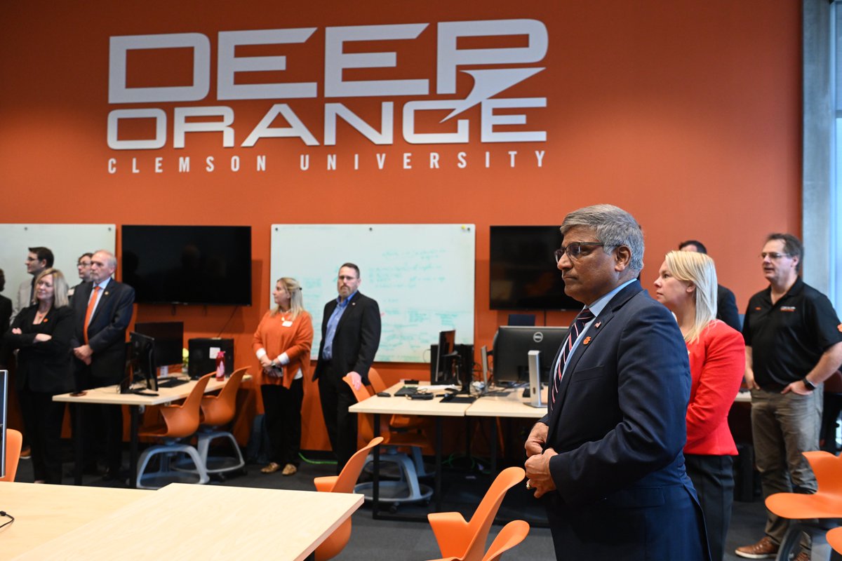 ClemsonUniv's tweet photo. It was great to have @NSF Director Sethuraman Panchanathan tour @CU_ICAR and meet with our students and faculty! https://t.co/wIbh47zyvX