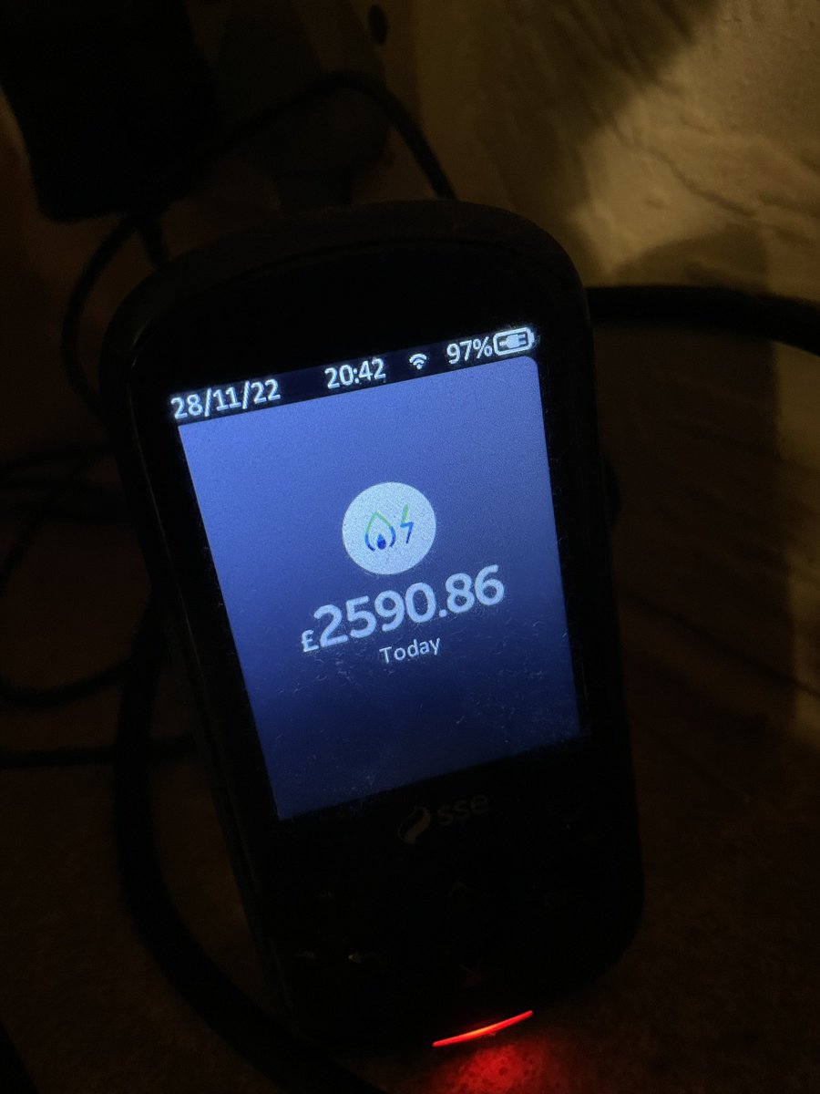this_is_chrisc's tweet photo. So @YourSSE are saying @OVOEnergy have taken over my energy supply already so can’t sort anything, but OVO say it’s not changed over yet can can’t talk to me until it does. Todays “smart meter” reading is a little scary. Can someone help? @MartinSLewis @WhichUK https://t.co/6ZRqKr1DWY