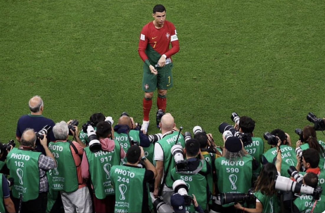 ضريبة ان تكون افضل لاعب في العالم
كريستيانو رونالدو مع المصورين  

#البرتغال_الاوروغواي
#كريستيانو_رونالدو