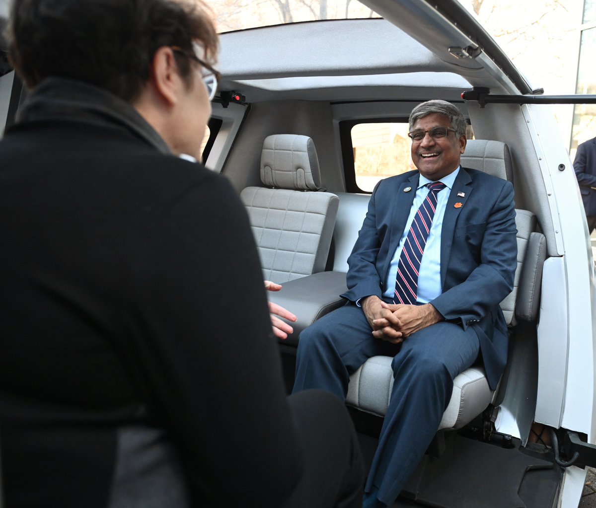 ClemsonUniv's tweet photo. It was great to have @NSF Director Sethuraman Panchanathan tour @CU_ICAR and meet with our students and faculty! https://t.co/wIbh47zyvX