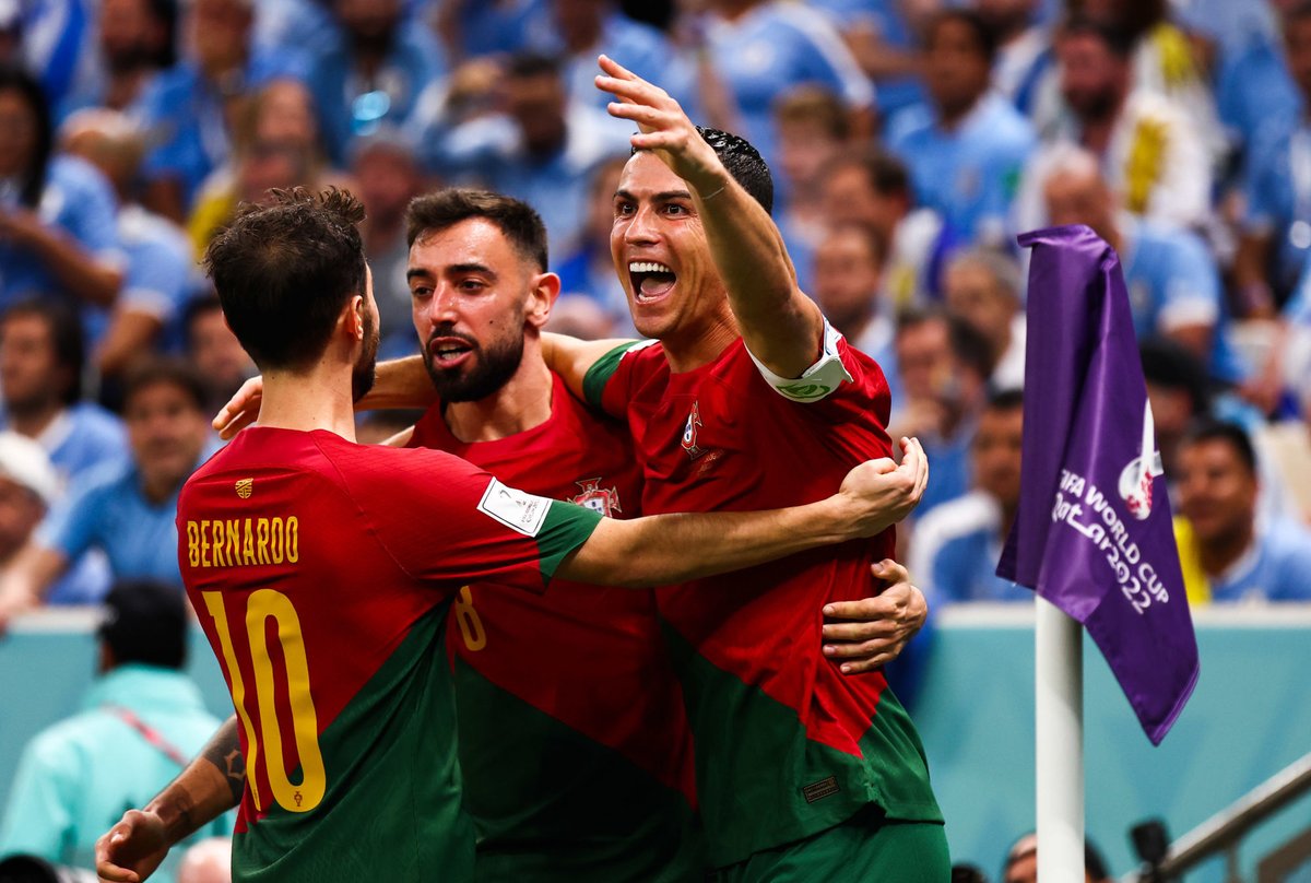 ActuFoot_'s tweet photo. 🚨 OFFICIEL ! LE PORTUGAL EST QUALIFIÉ POUR LES HUITIÈMES DE FINALE ! 🇵🇹 https://t.co/1142Hd6B0S