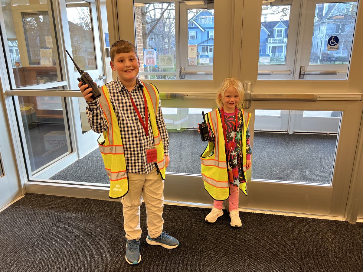 BeckyLittmann's tweet photo. We are having so much fun with our “Principals for a Day.”  These lucky winners won the raffle at the school’s Carnival. ⁦@Wilmette39⁩ ⁦@ExploreCentral⁩ https://t.co/T2fKEO31OZ