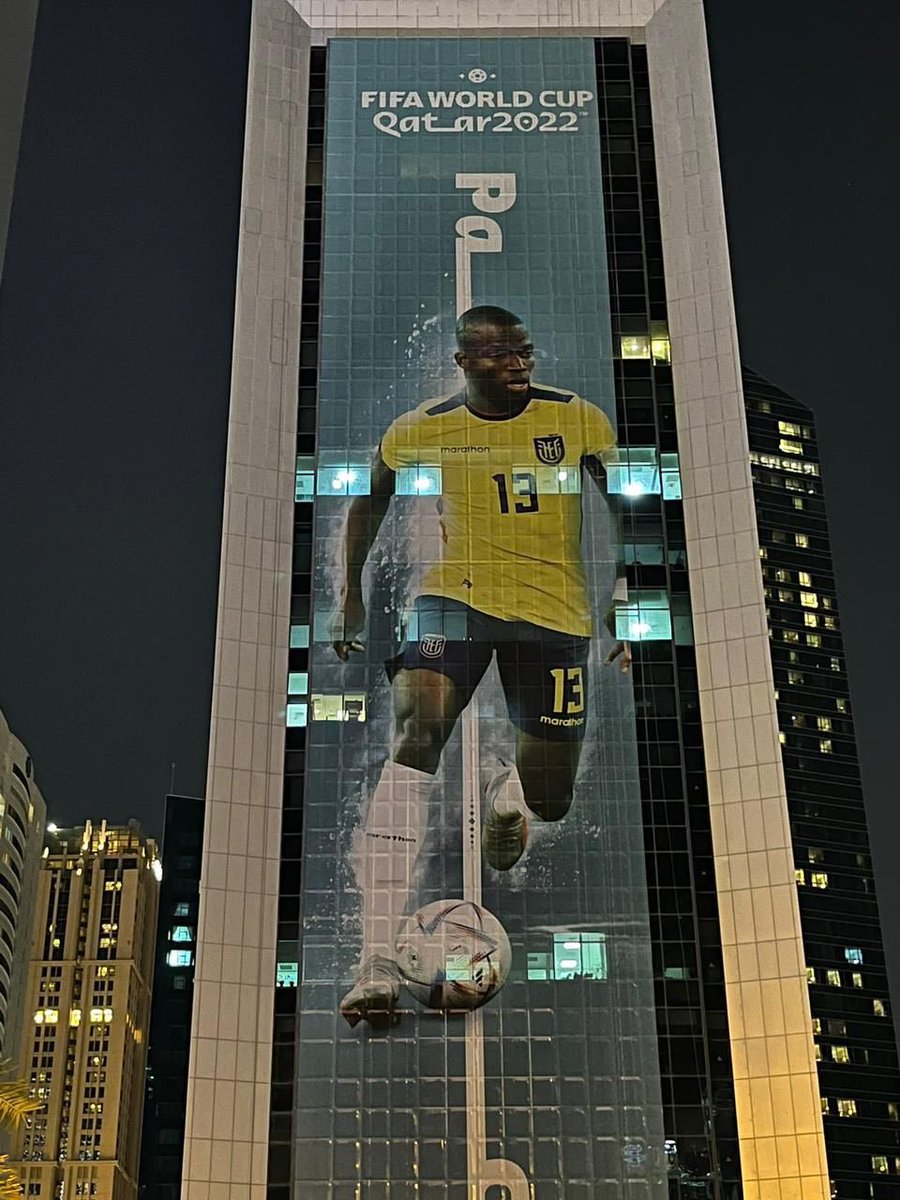 LaTri's tweet photo. 🌟 La imagen de nuestro goleador histórico, @EnnerValencia14, ya luce en el Centro de Conferencias Al Reem Tower en Doha.

📸 Envíanos tu foto con el fondo del edificio y muestra tu orgullo por #LaTri

#HaremosHistoria🇪🇨 https://t.co/MRW3yv9PHX