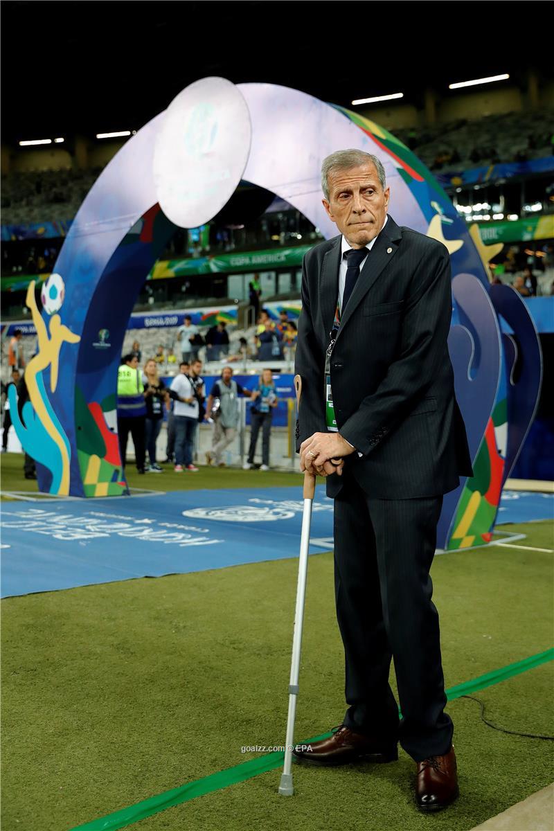 LuboAdusto's tweet image. En la foto, el único entrenador de la selección uruguaya que derrotó a Portugal por Copa del Mundo.

Aunque nunca hizo una publicidad de Volkswagen.

#CoquetoEscenarioMundial