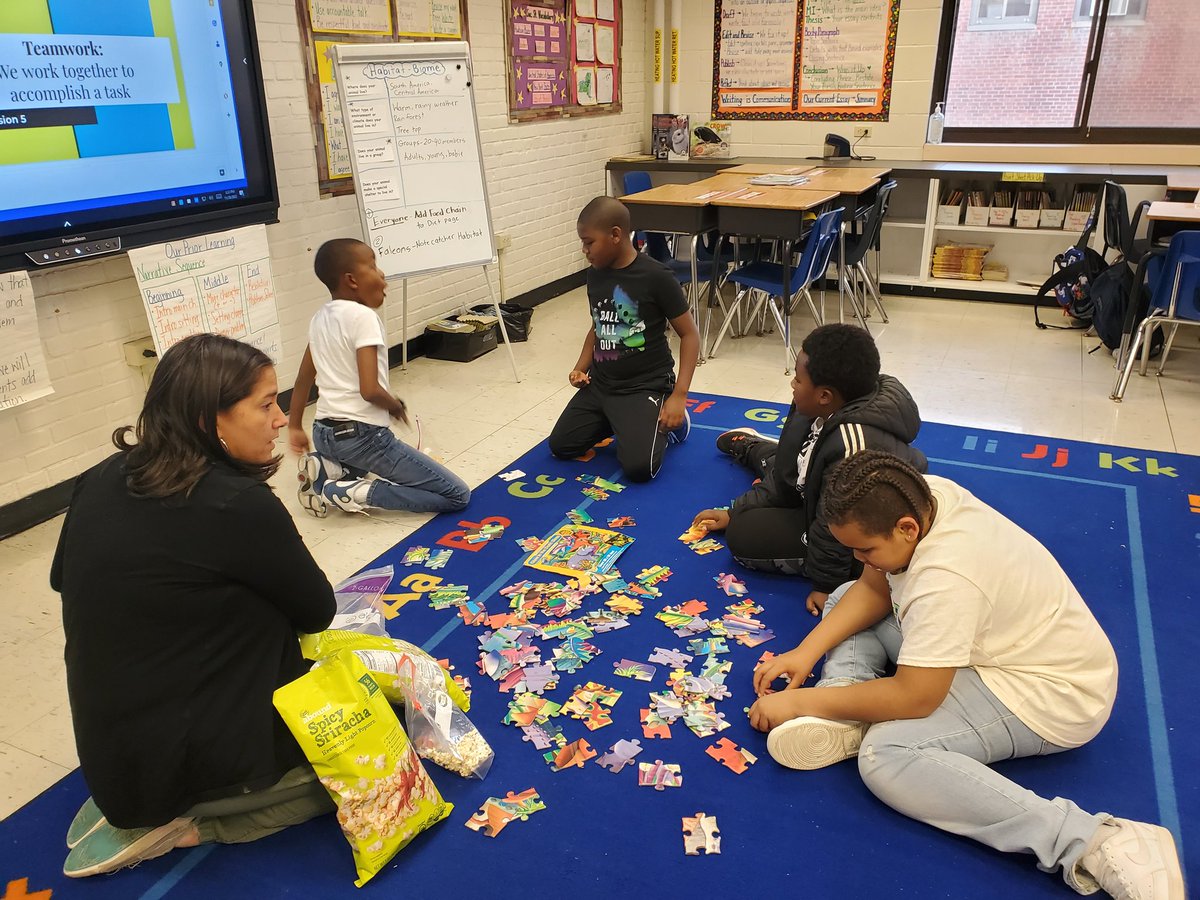 DRMMD2015's tweet photo. @PeekskillMBK HILLCREST engaging in a lesson on TEAMWORK... putting puzzles together and supporting each other! @MsHarrisonPCSD @PeekskillCSD #changingthenarrative
#keepingthepromise #peekskillpride #peekskillstrong https://t.co/1vww373Rii