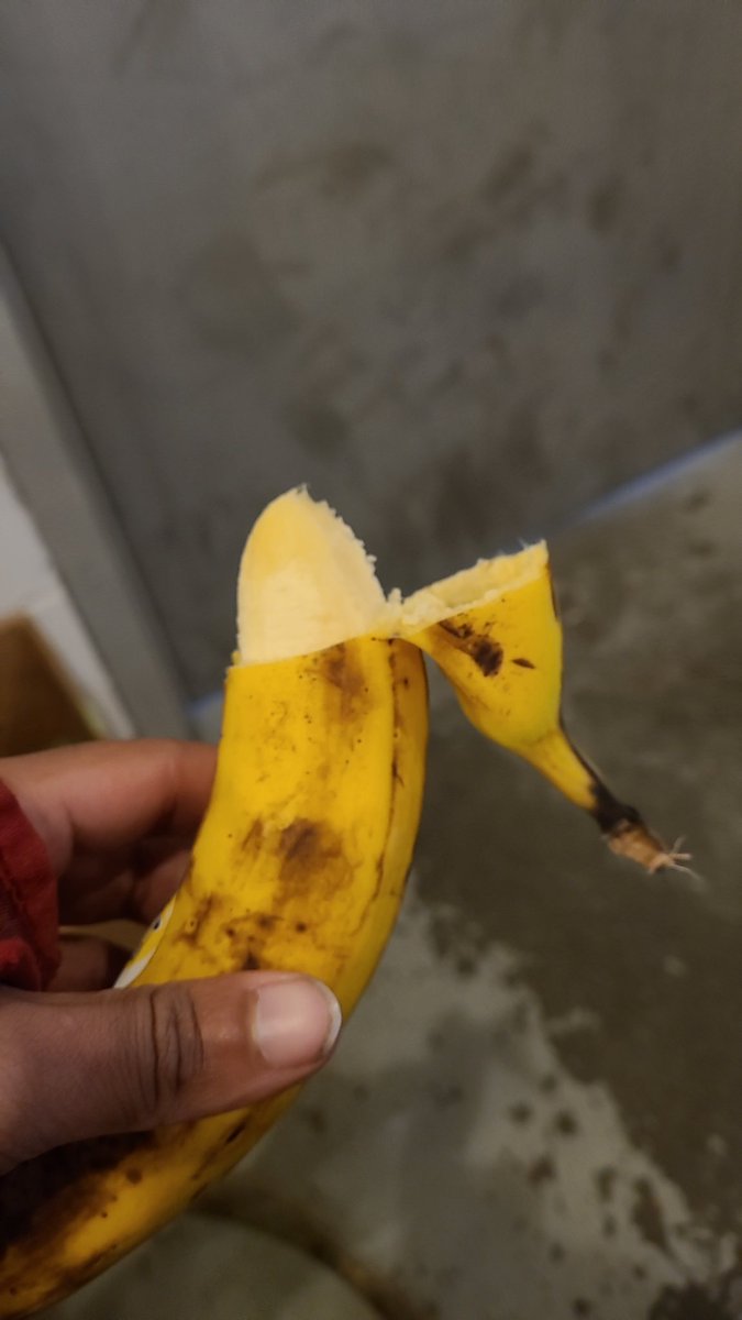How I open the banana like this🤣🤣