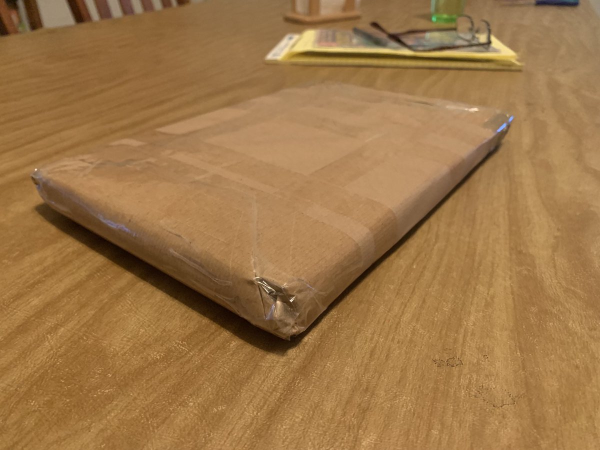 comicfoil's tweet photo. I don’t even know what this one would be. I was expecting a box from MCS today but found this little thing in the mailbox. #GotComics https://t.co/faicqpHH6n