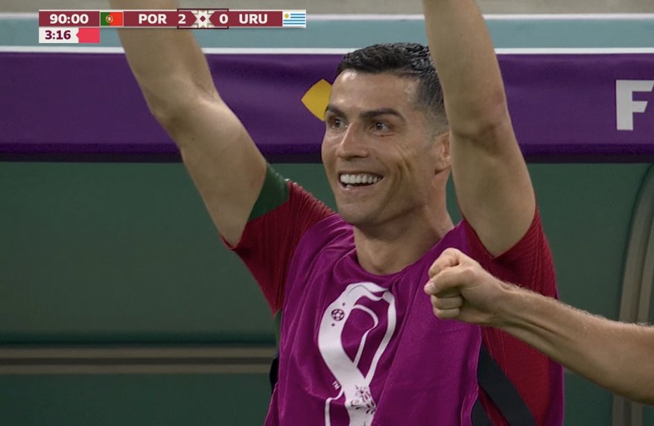 MafiaFot's tweet photo. One has to carry a nation for a decisive win 
While the other is on the bench celebrating while his team carries him.

Messi and Ronaldo for you. https://t.co/9CoviZE18i