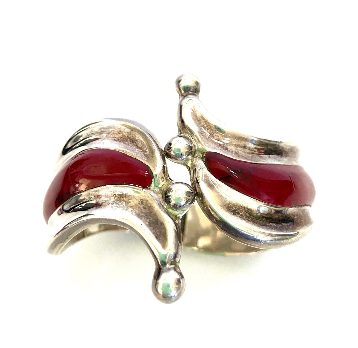 VintageImagine's tweet photo. Sterling Silver & Red Jasper Clamper Bangle Mexico 925 Modernist Design Inlayed Sections of Red Jasper Total Gram Weight 57.6 Gift for Her #HingedBangle #VintageBangle
$176.4
➤ https://t.co/yW1ue3y0jb https://t.co/hdJw7irlGZ
