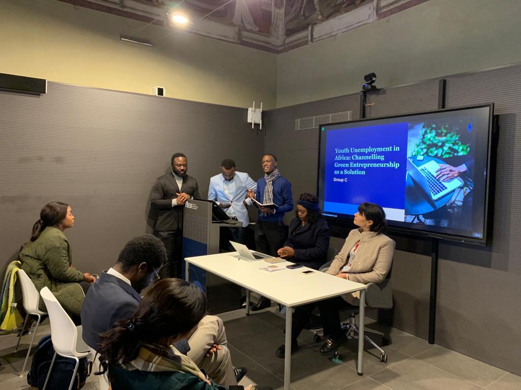 _BBAbdallah's tweet photo. 👏A beautiful and well-crafted group policy brief presentation combining African youth unemployment and the climate crisis at once and how we can mitigate this in a sustainable way! Can’t wait for our final result, looking forward to continuing working together!

#African #YALP22 https://t.co/6jY8PN0AyK