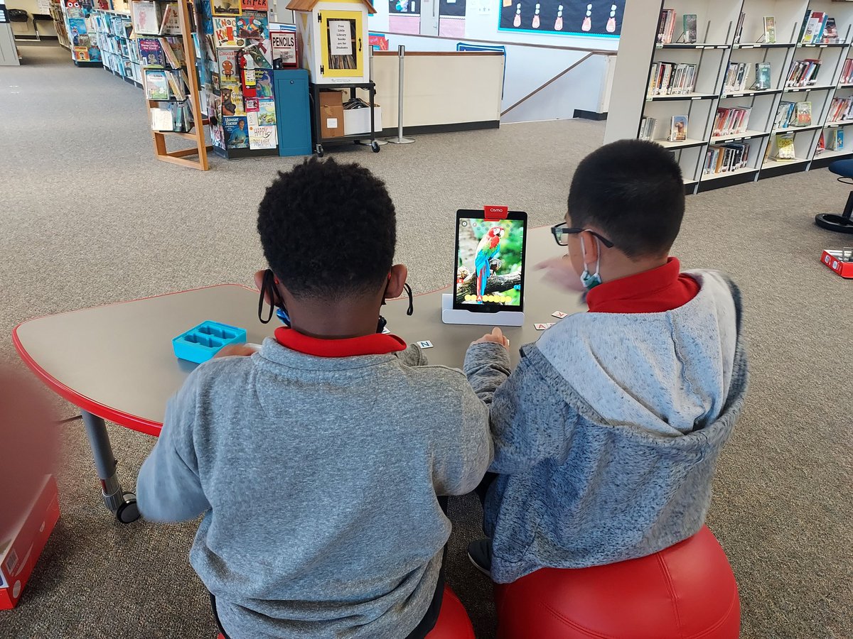 OlleLibrary's tweet image. Today @ChancellorComet we used Words @PlayOsmo to increase our vocabulary and spelling.  We had so much fun!  Some teachers who were passing by stopped to play with us.  #VocabularyFun #TechFun @Alief_Libraries