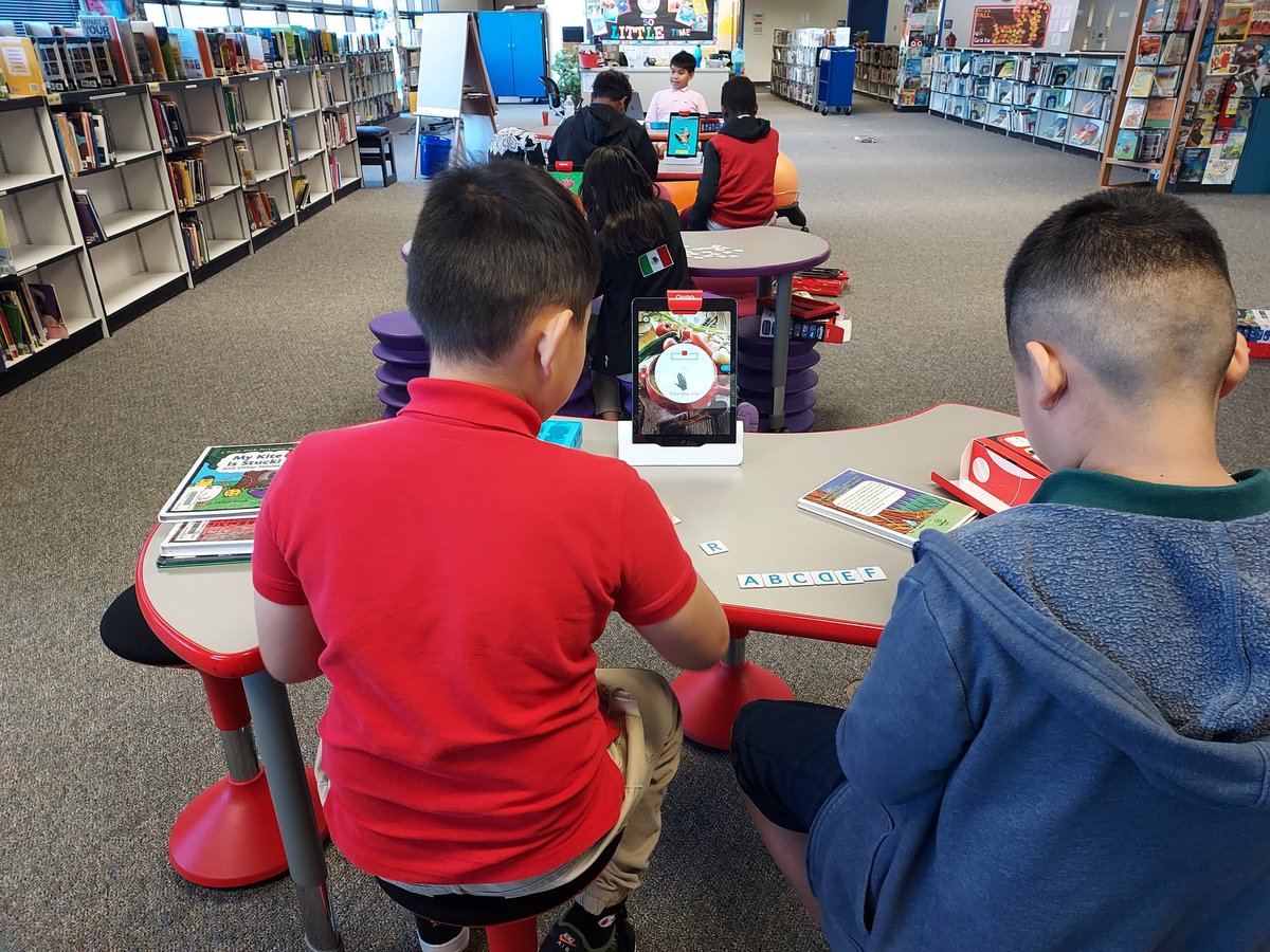 OlleLibrary's tweet image. Today @ChancellorComet we used Words @PlayOsmo to increase our vocabulary and spelling.  We had so much fun!  Some teachers who were passing by stopped to play with us.  #VocabularyFun #TechFun @Alief_Libraries