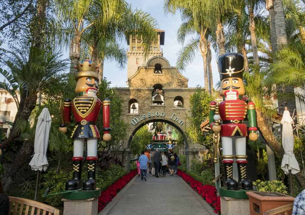SupKarenSpiegel's tweet photo. On November 25, my husband, Bobby, and grandson, RJ, joined me in enjoying the millions of holiday lights at the Mission Inn Hotel and Spa with the beautiful holiday-themed decorations. @folriverside
#RiversideFestivalofLights #RiversideFOL #FestivalofLights #RivCo #Riverside https://t.co/BgBB9nOX37
